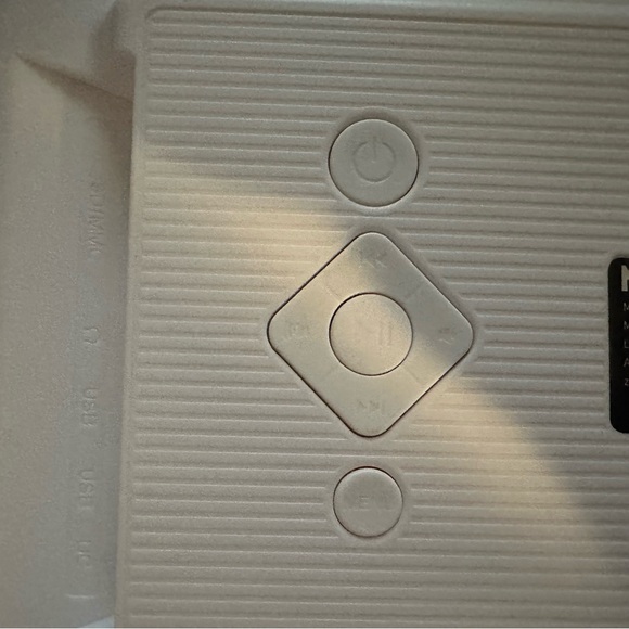 MRQ 10 inch WIFI Digital Photo Frame with 1280x800 IPS Touch Screen 16GB Storage - Picture 3 of 11